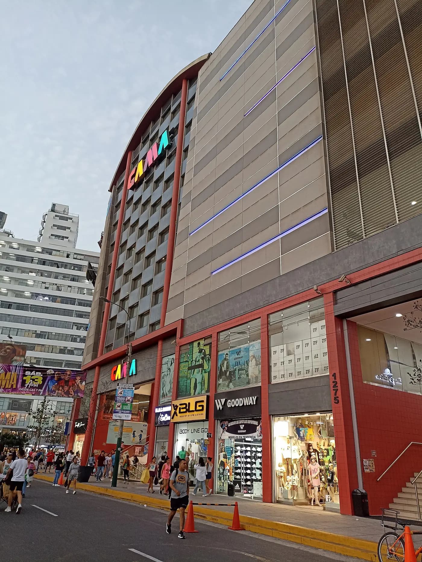 Edificio Gama Moda Plaza en Gamarra